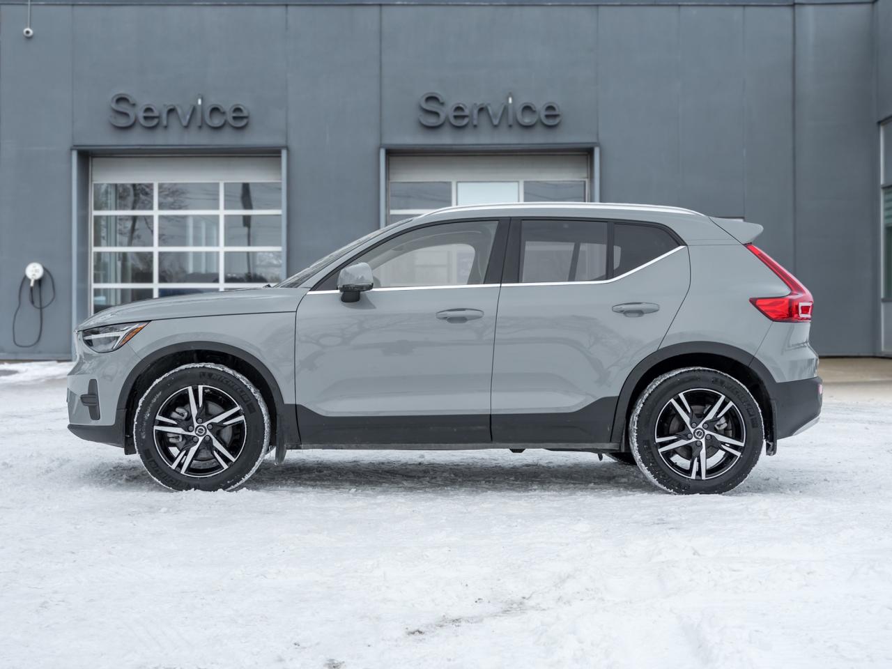 2025 Volvo XC40 B5 AWD Core Bright Theme  CPO FIN RATE  3.49%-4%* Photo