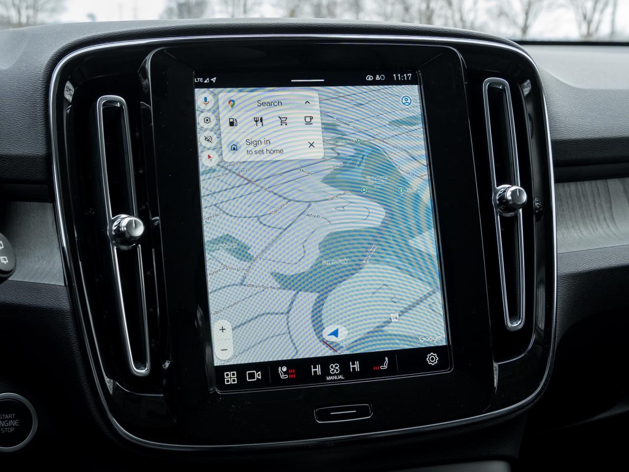 2025 Volvo XC40 B5 AWD Core Bright Theme  CPO FIN RATE  3.49%-4%* Photo