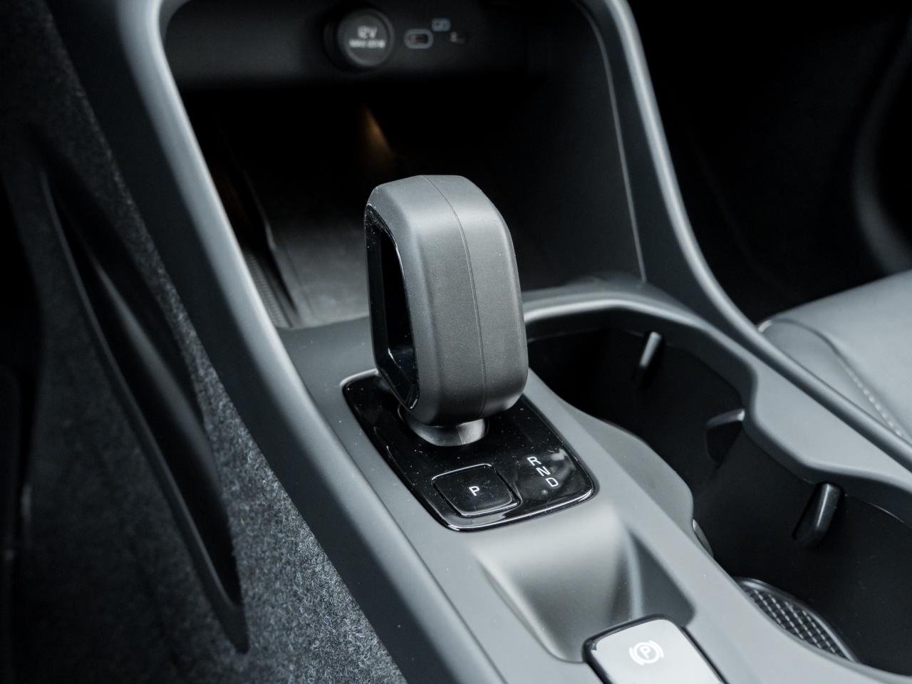 2025 Volvo XC40 B5 AWD Core Bright Theme  CPO FIN RATE  3.49%-4%* Photo