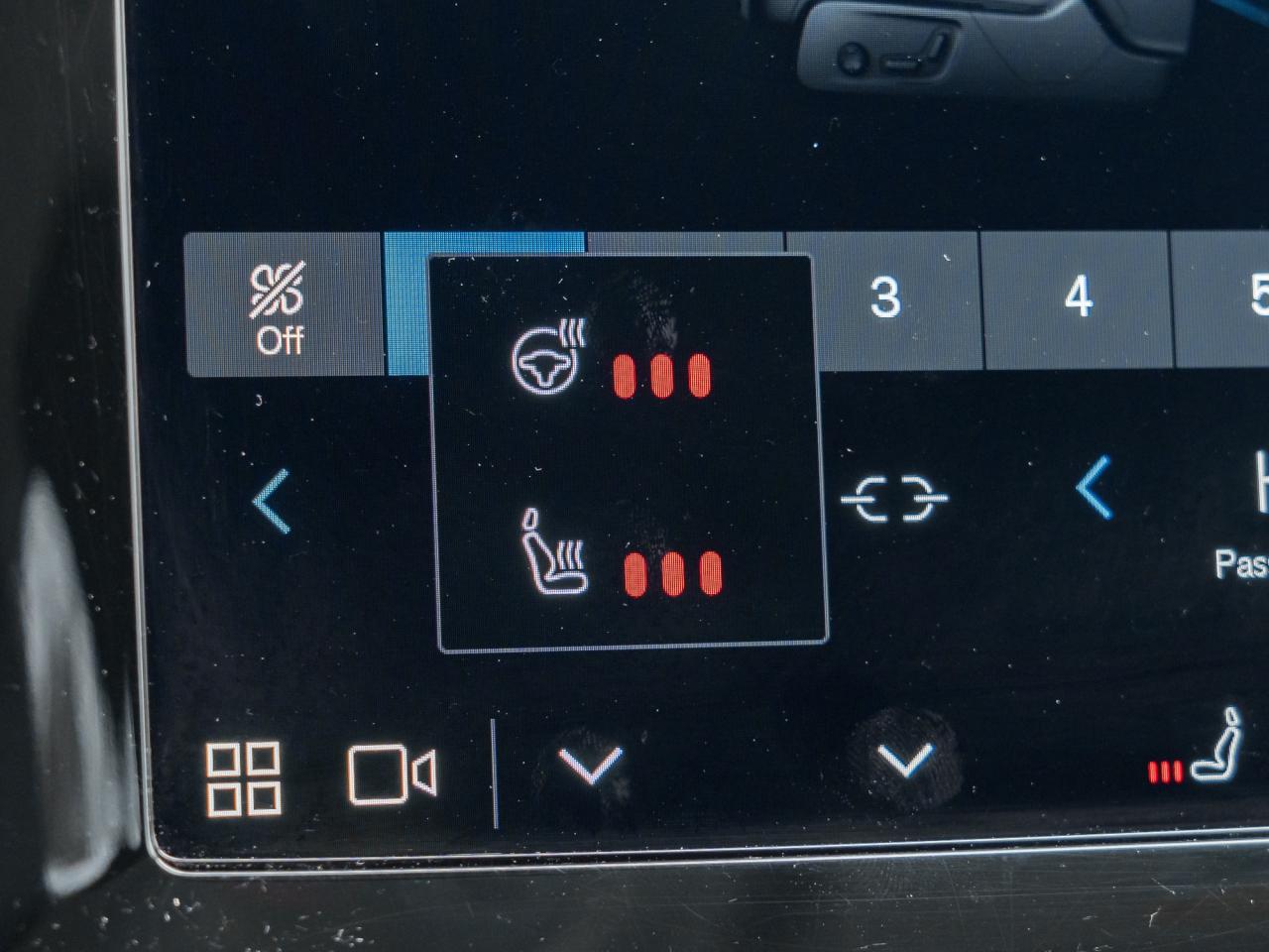 2025 Volvo XC40 B5 AWD Core Bright Theme  CPO FIN RATE  3.49%-4%* Photo