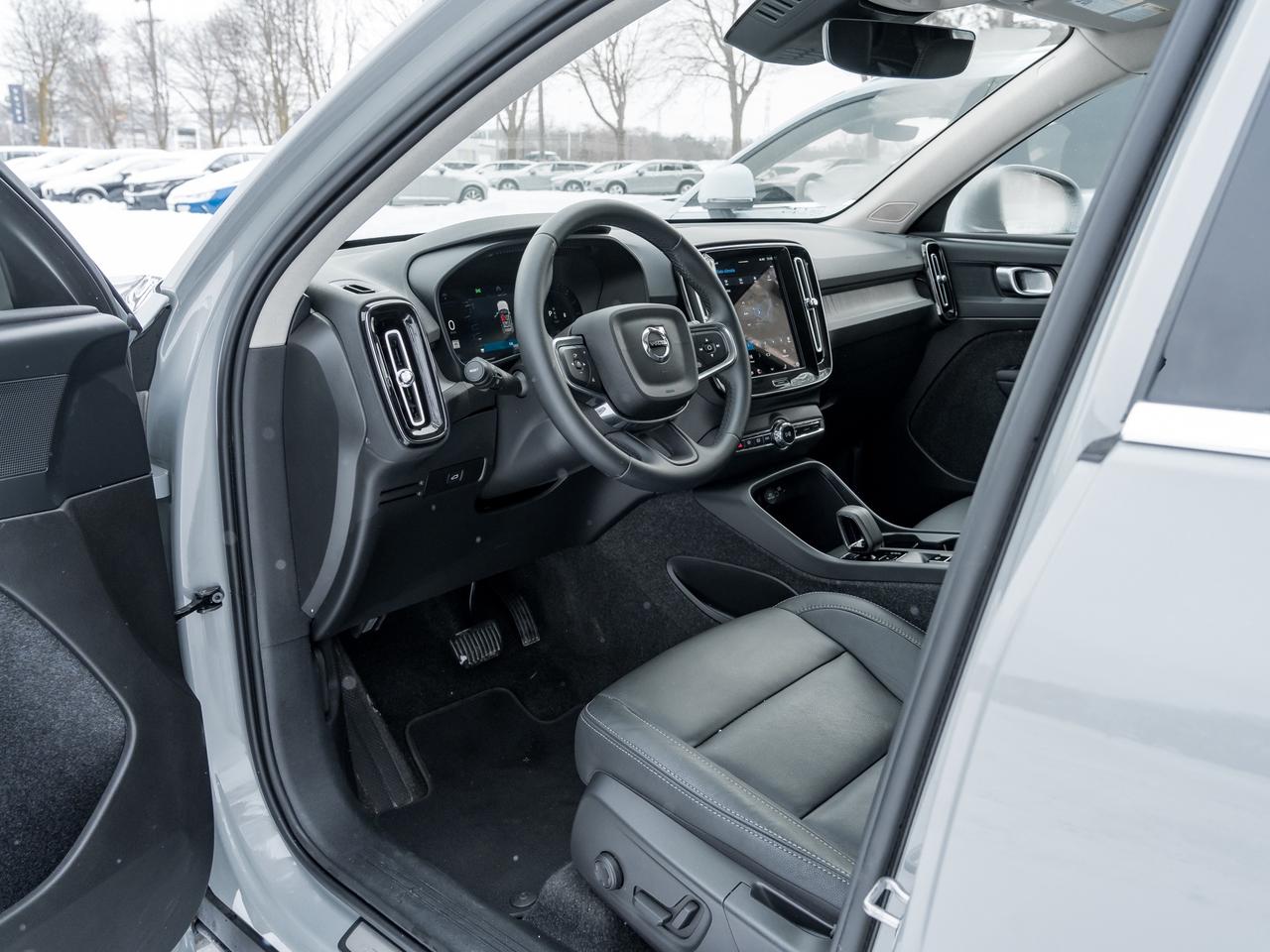 2025 Volvo XC40 B5 AWD Core Bright Theme  CPO FIN RATE  3.49%-4%* Photo