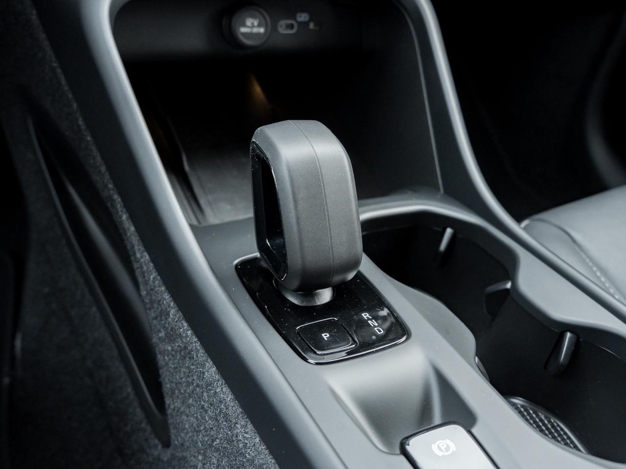 2025 Volvo XC40 B5 AWD Core Bright Theme  CPO FIN RATE  3.49%-4%* Photo