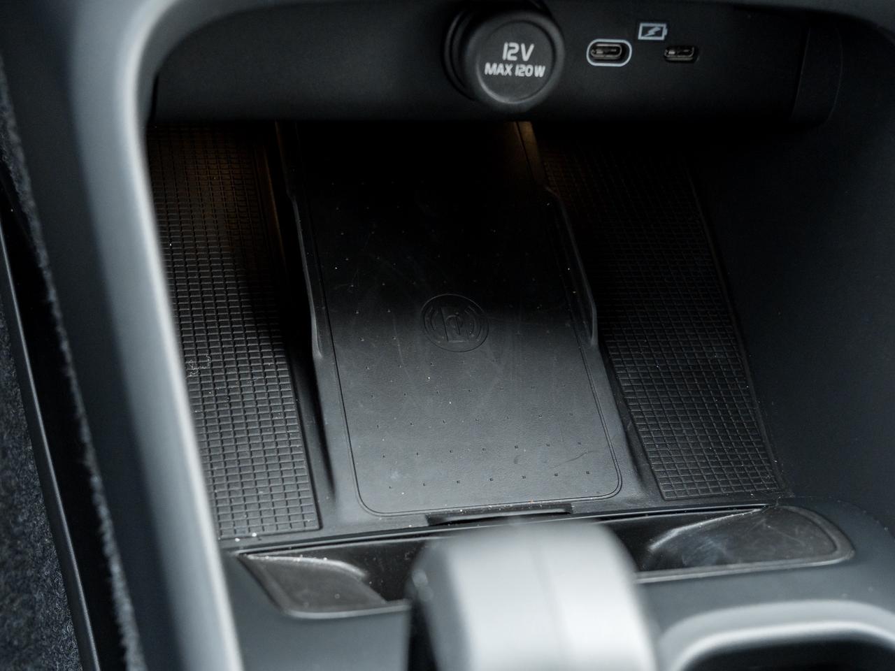 2025 Volvo XC40 B5 AWD Core Bright Theme  CPO FIN RATE  3.49%-4%* Photo