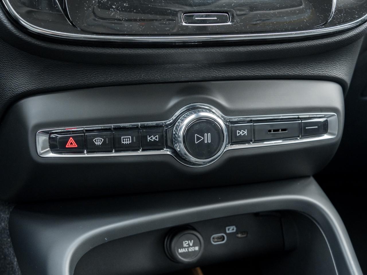 2025 Volvo XC40 B5 AWD Core Bright Theme  CPO FIN RATE  3.49%-4%* Photo