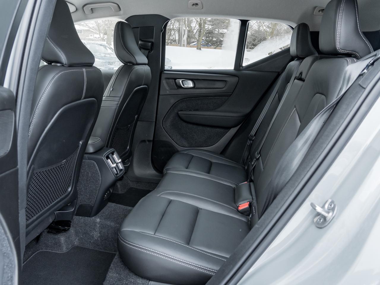 2025 Volvo XC40 B5 AWD Core Bright Theme  CPO FIN RATE  3.49%-4%* Photo