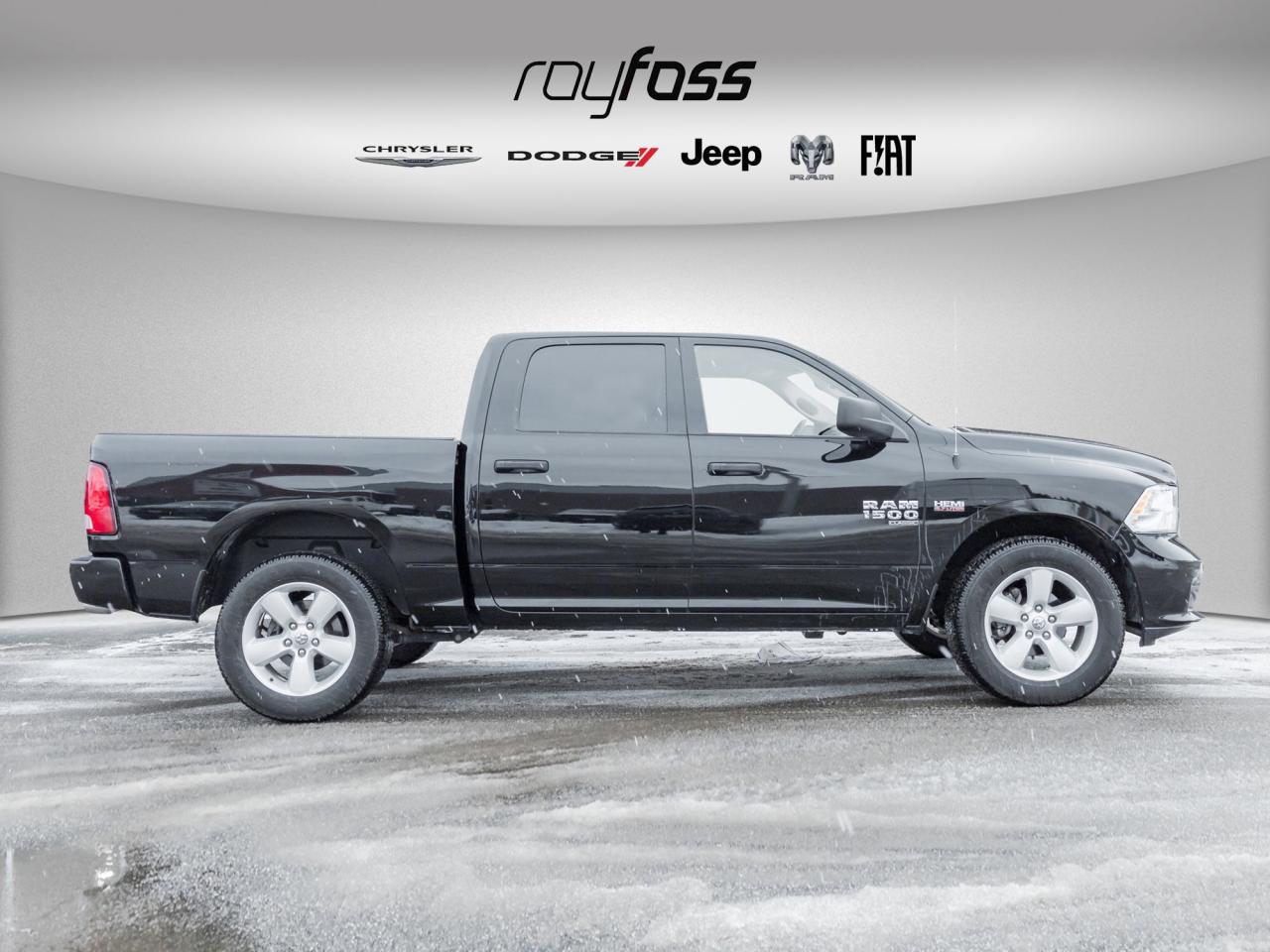 2023 RAM 1500 Classic EXPRESS Photo3