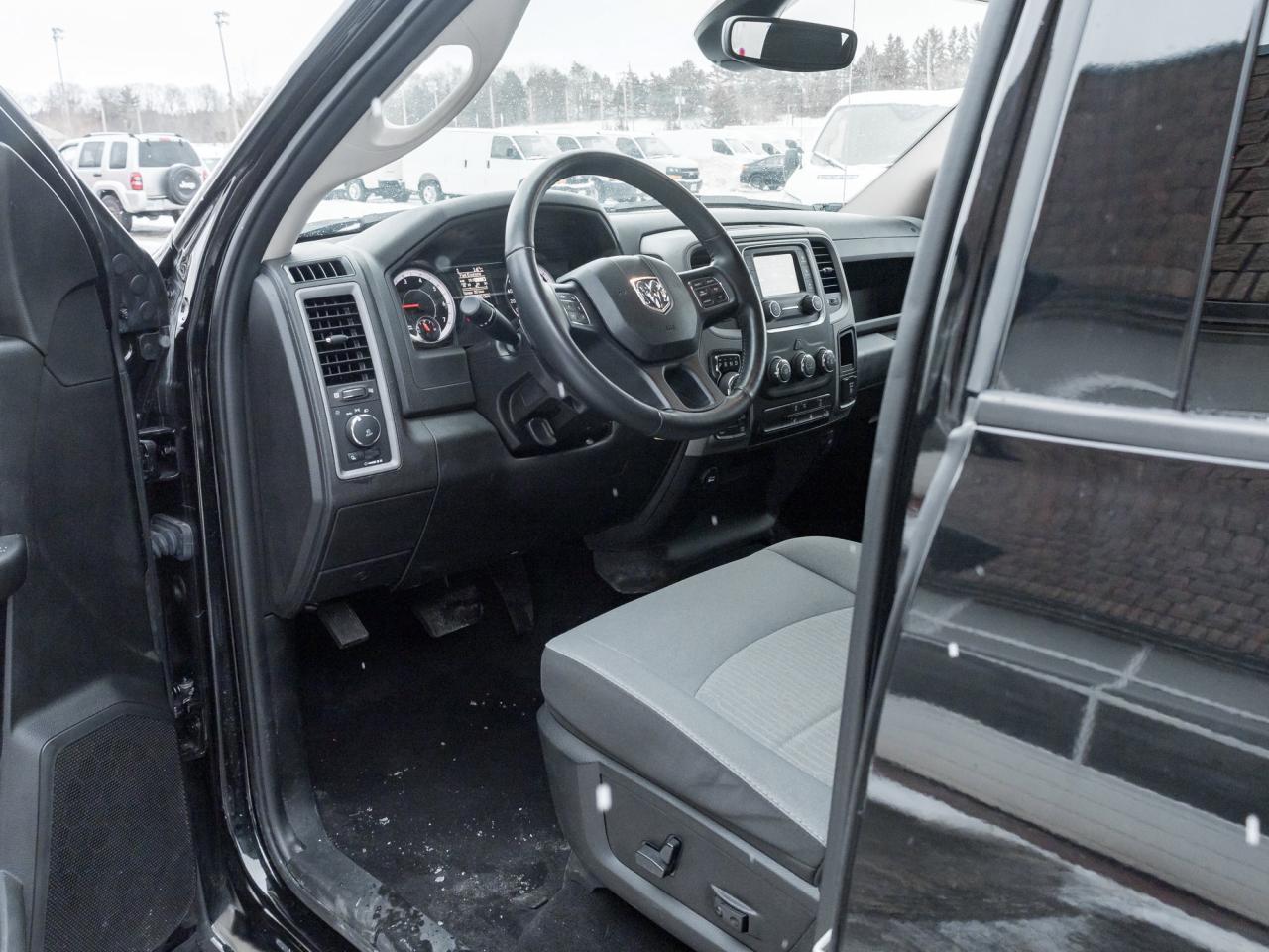 2023 RAM 1500 Classic EXPRESS Photo