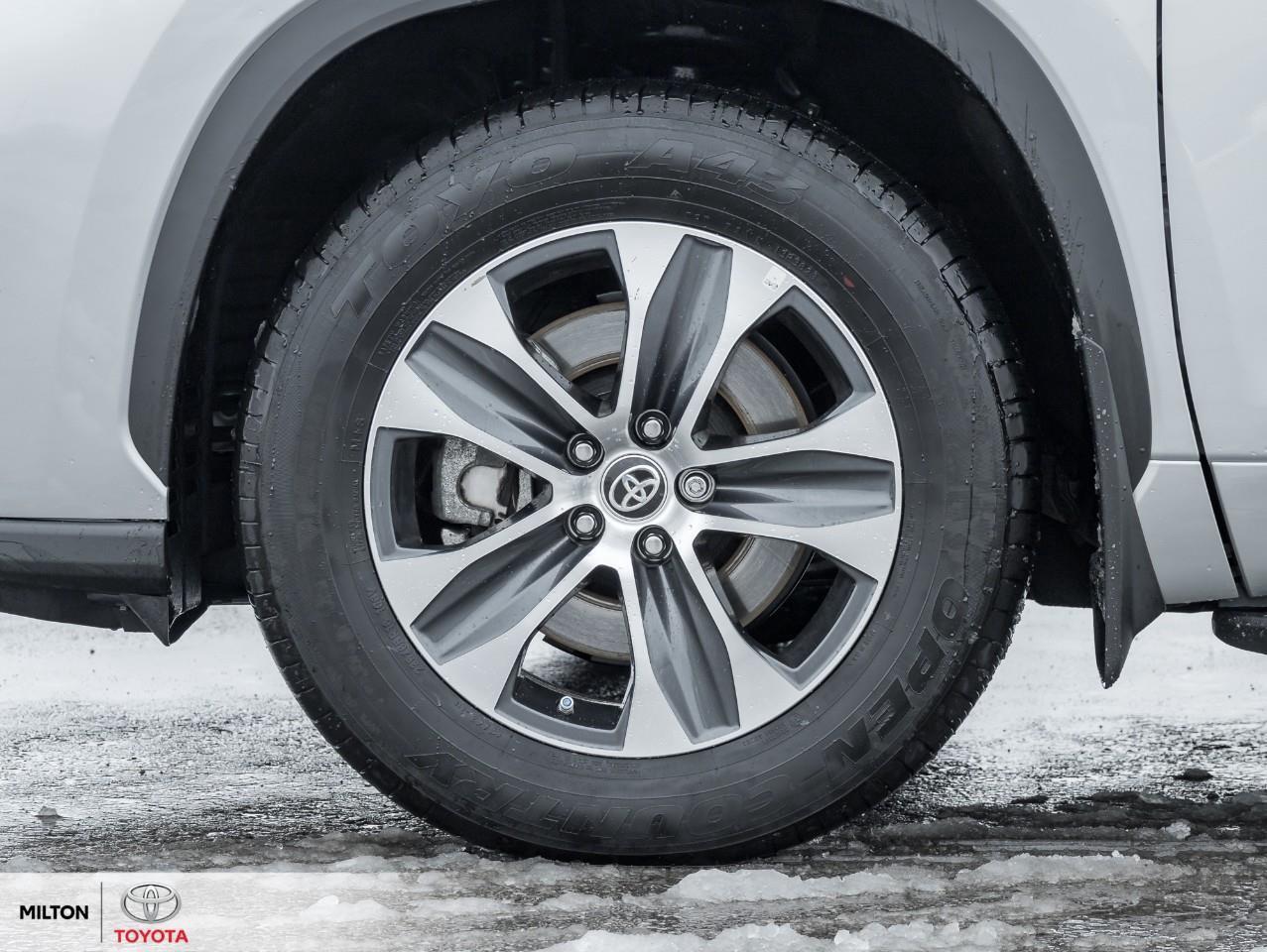 2024 Toyota Highlander XLE AWD LEATHER SUNROOF BLIND SPOT 8 PASSENGER ONE Photo