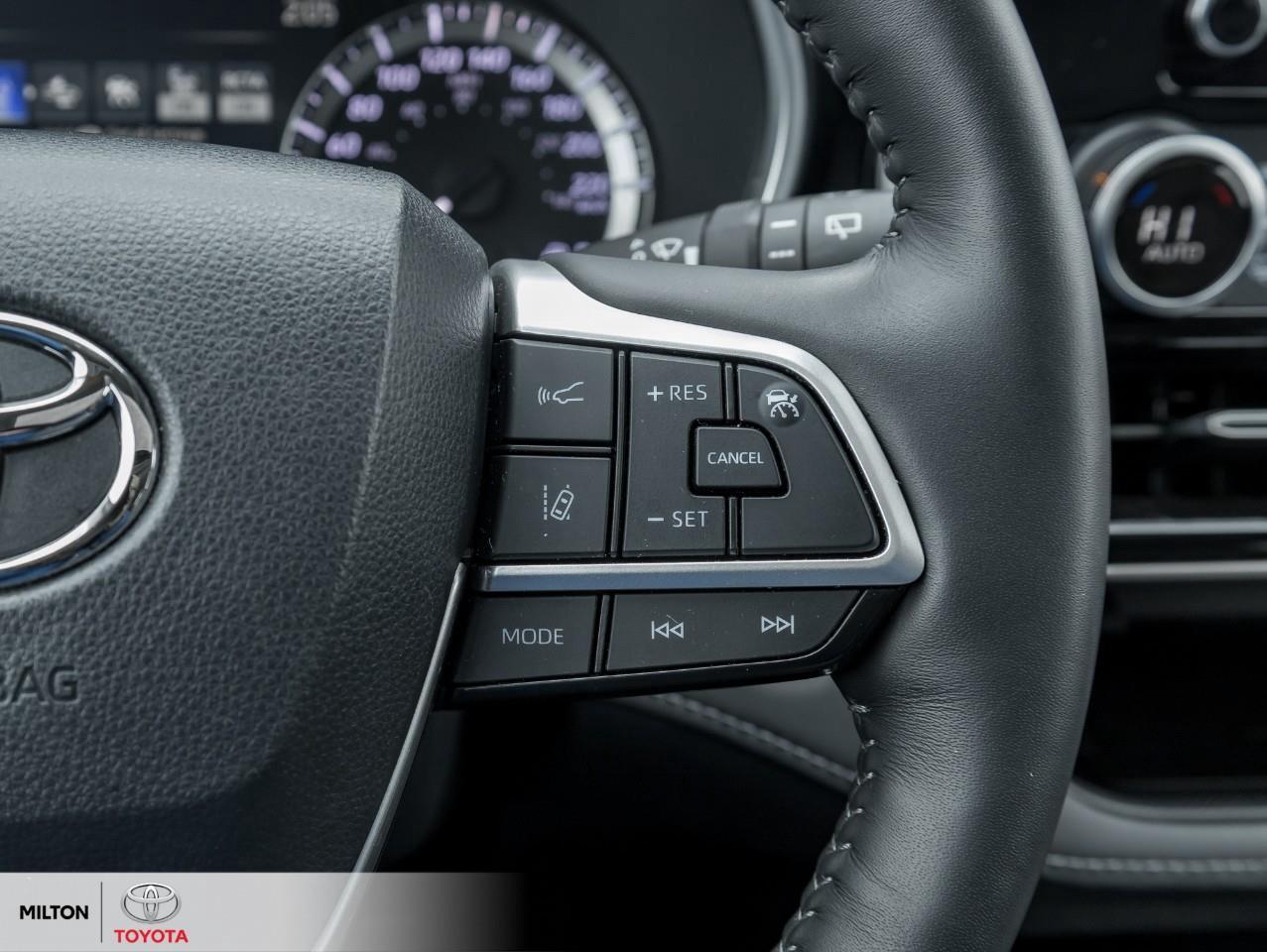 2024 Toyota Highlander XLE AWD LEATHER SUNROOF BLIND SPOT 8 PASSENGER ONE Photo