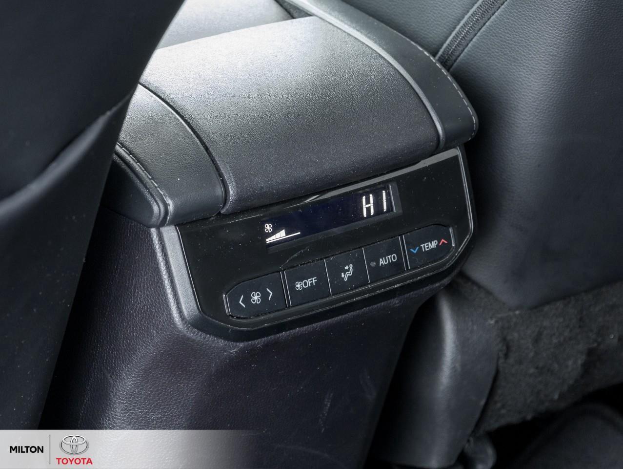 2024 Toyota Highlander XLE AWD LEATHER SUNROOF BLIND SPOT 8 PASSENGER ONE Photo