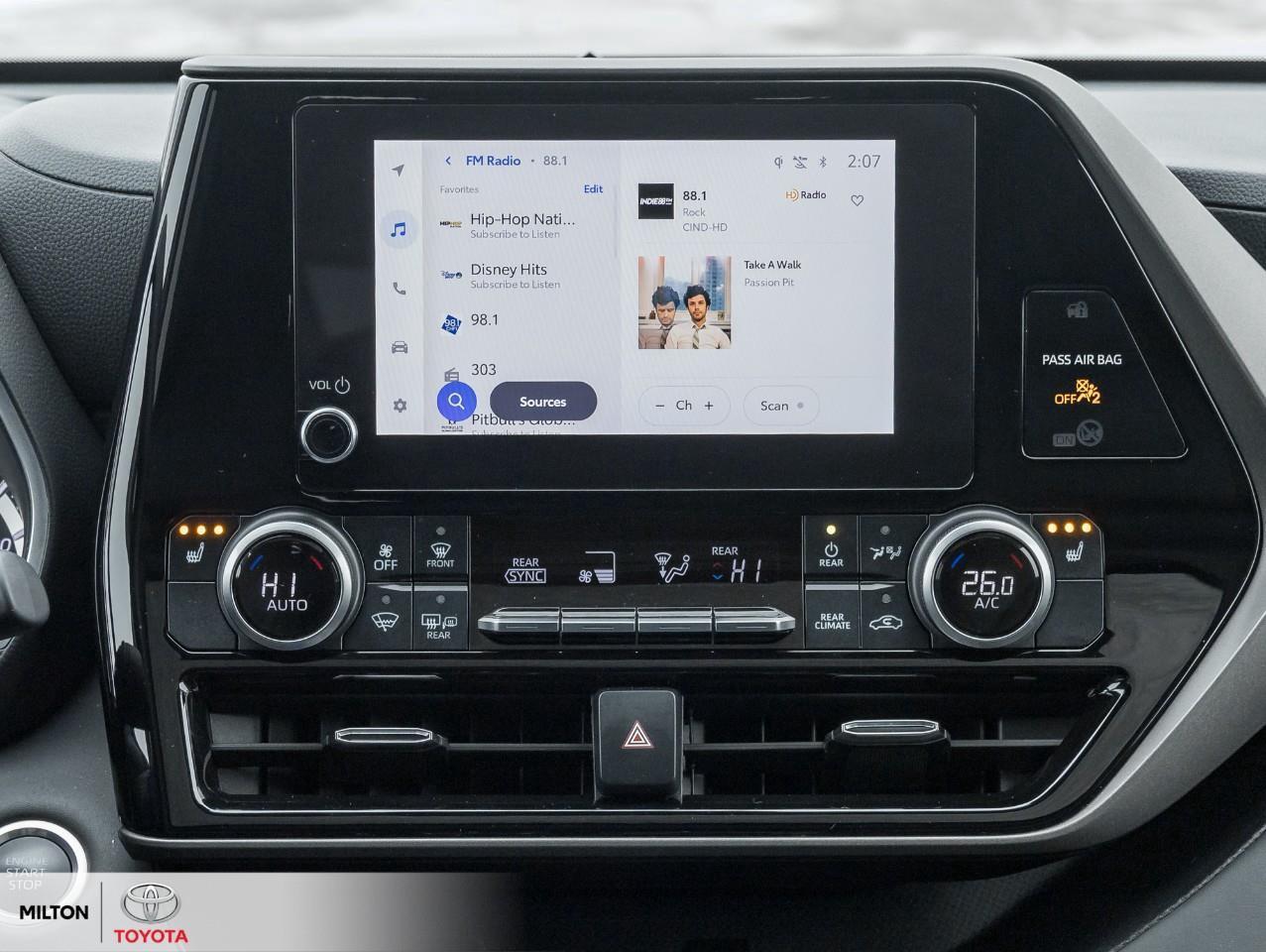 2024 Toyota Highlander XLE AWD LEATHER SUNROOF BLIND SPOT 8 PASSENGER ONE Photo