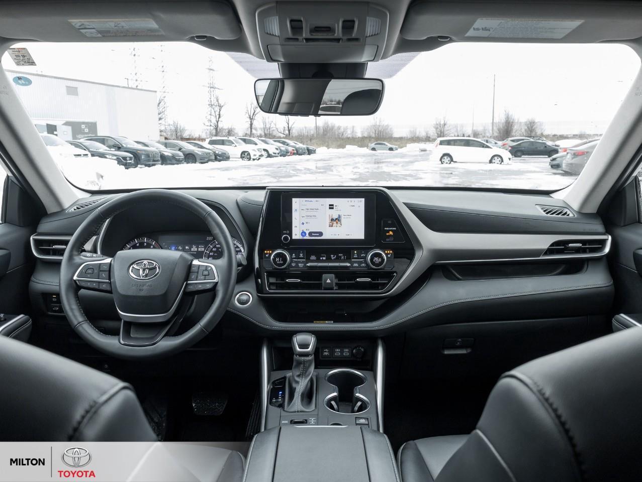 2024 Toyota Highlander XLE AWD LEATHER SUNROOF BLIND SPOT 8 PASSENGER ONE Photo