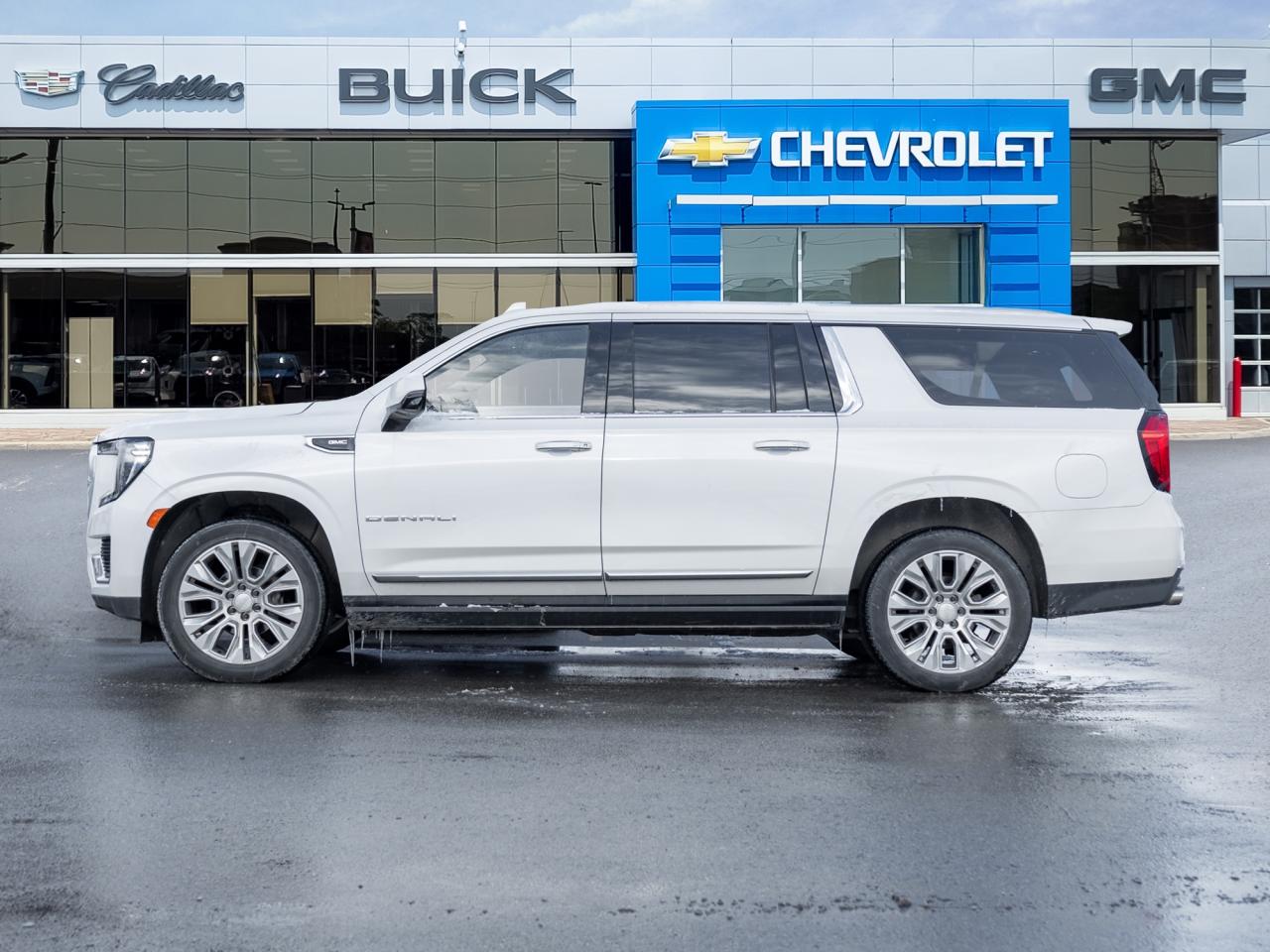 2022 GMC Yukon XL Denali 4WD – 6.2L V8   Denali Ultimate   LOADED Photo