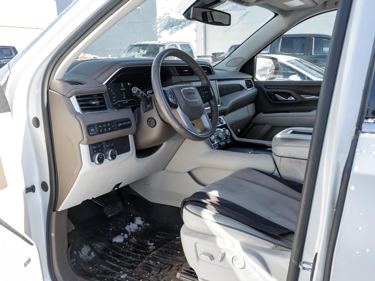 2022 GMC Yukon XL 4WD 4DR DENALI Photo