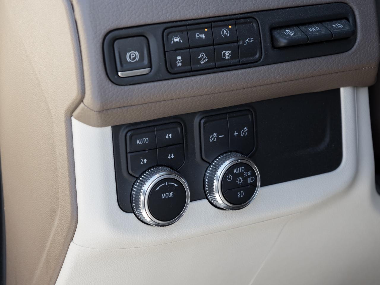 2022 GMC Yukon XL 4WD 4DR DENALI Photo