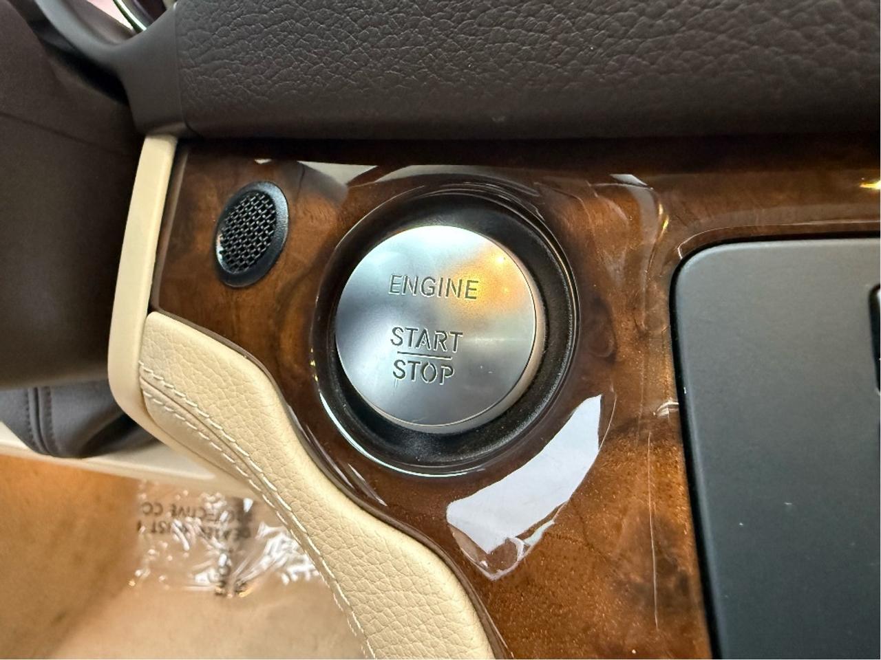 2013 Mercedes-Benz SL-Class SL 550 1 Owner CleanCarfax Loaded LowKMs Certified Photo