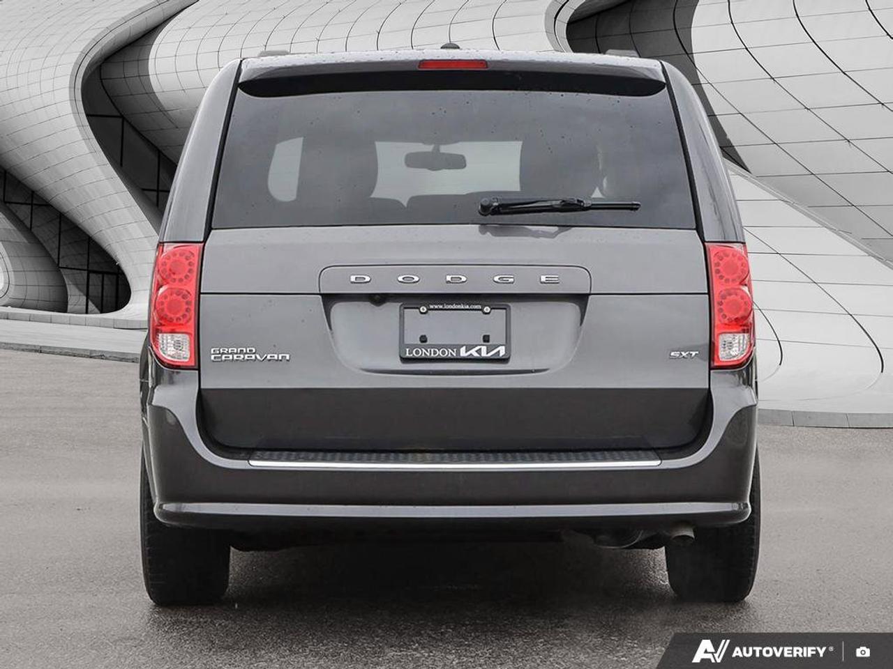 2017 Dodge Grand Caravan SXT Photo4