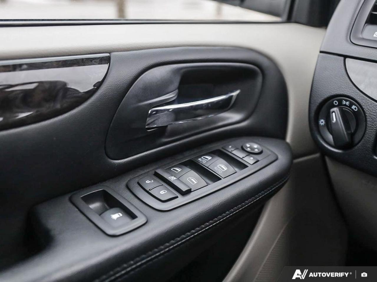 2017 Dodge Grand Caravan SXT Photo