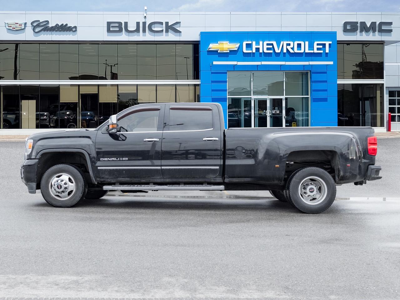 2018 GMC Sierra 3500HD SLT Crew Cab Long Box 4WD   Diesel   Dually Photo2