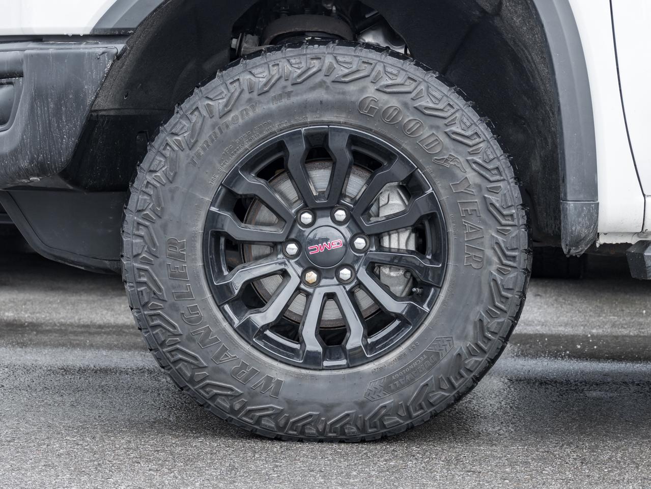 2023 GMC Sierra 1500 4WD Crew Cab 147  AT4X   Clean carfax   One Owner Photo3