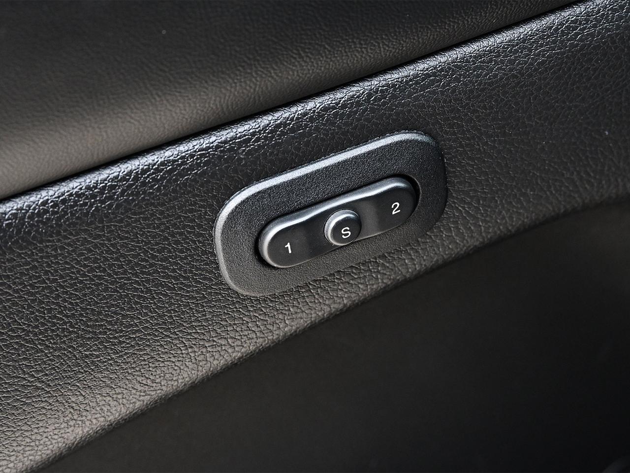 2019 Jeep Grand Cherokee Limited 4x4 ~Nav ~Heated Leather ~Sunroof ~Camera Photo