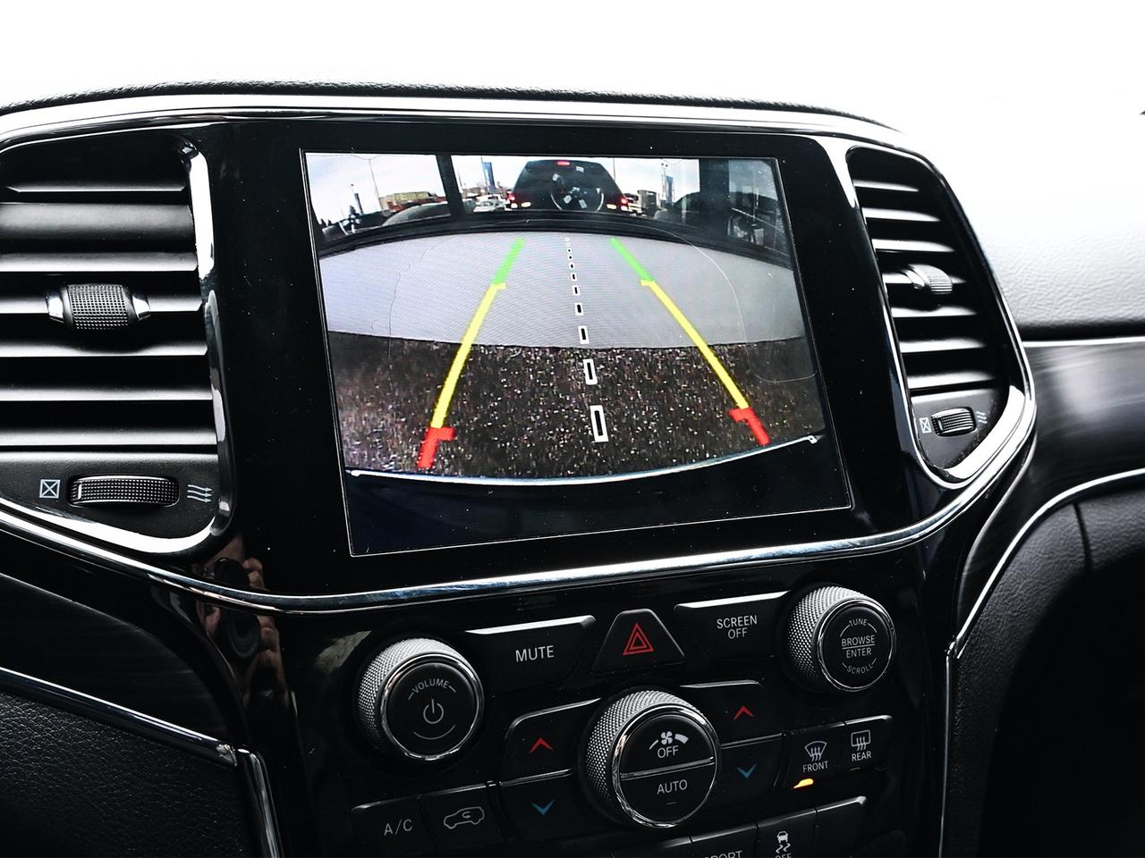 2019 Jeep Grand Cherokee Limited 4x4 ~Nav ~Heated Leather ~Sunroof ~Camera Photo