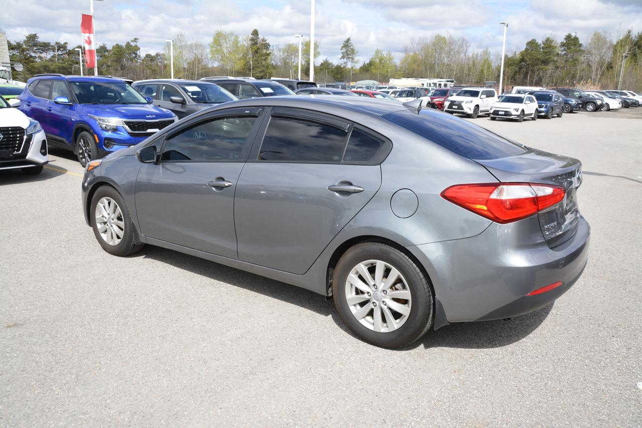 2016 Kia Forte 4dr Sdn Auto LX Photo2
