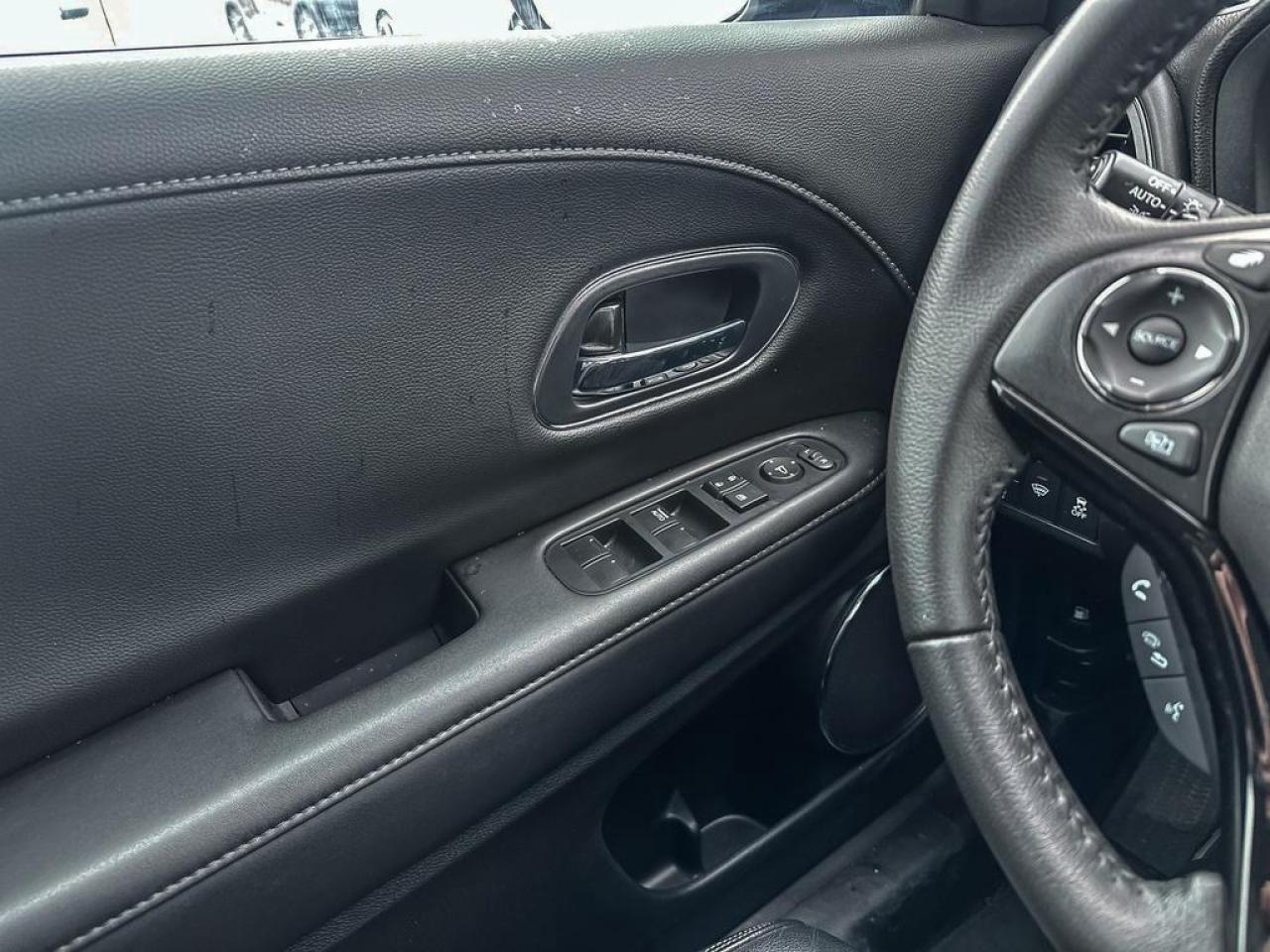 2022 Honda HR-V Touring Photo