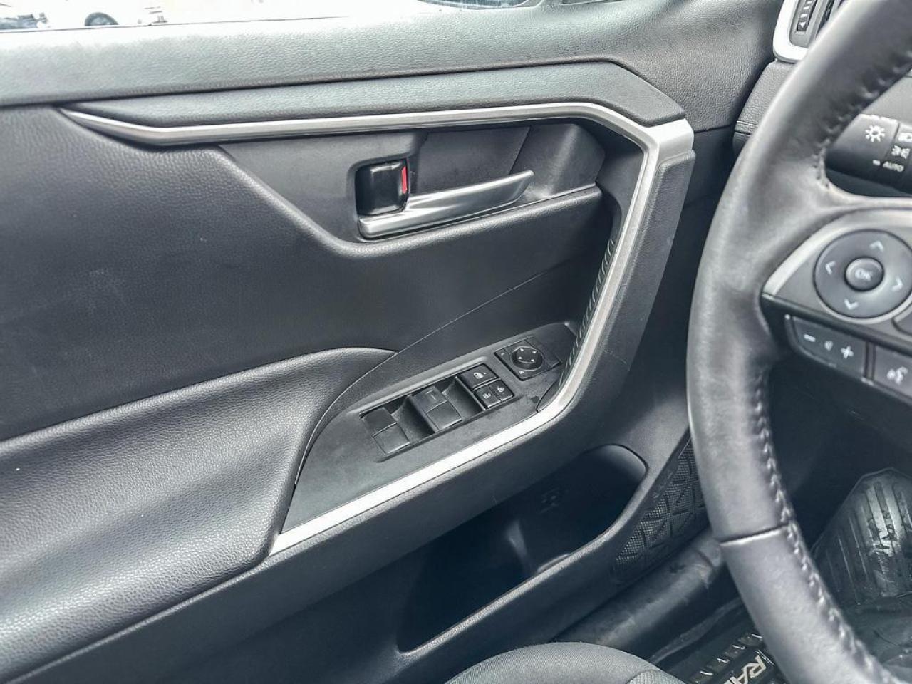 2021 Toyota RAV4 Hybrid XLE Photo