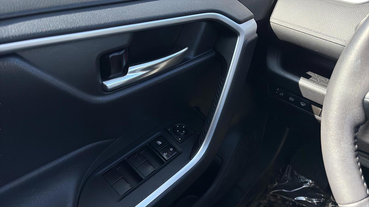 2021 Toyota RAV4 Hybrid XLE Photo