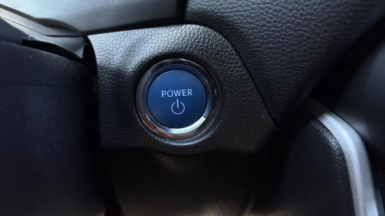 2021 Toyota RAV4 Hybrid XLE Photo