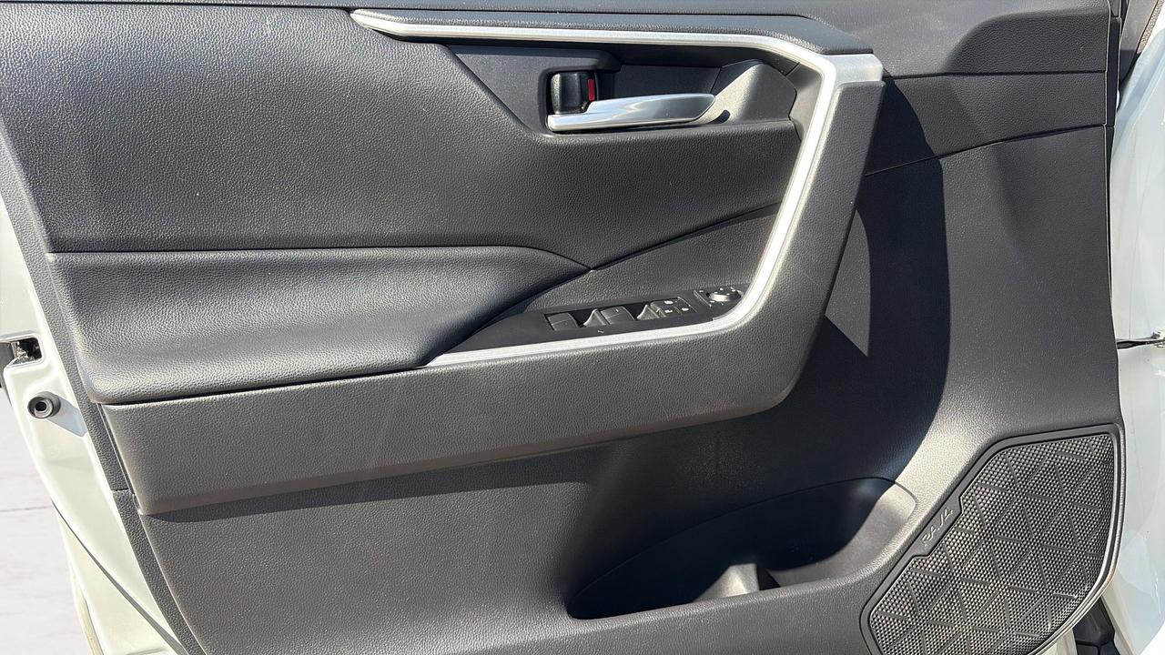 2021 Toyota RAV4 Hybrid XLE Photo