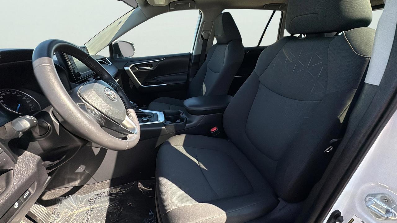 2021 Toyota RAV4 Hybrid XLE Photo