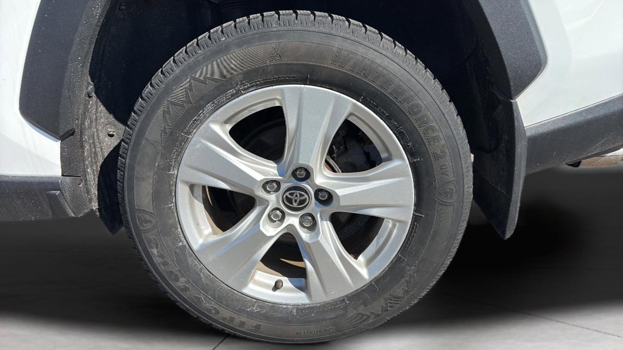 2021 Toyota RAV4 Hybrid XLE Photo