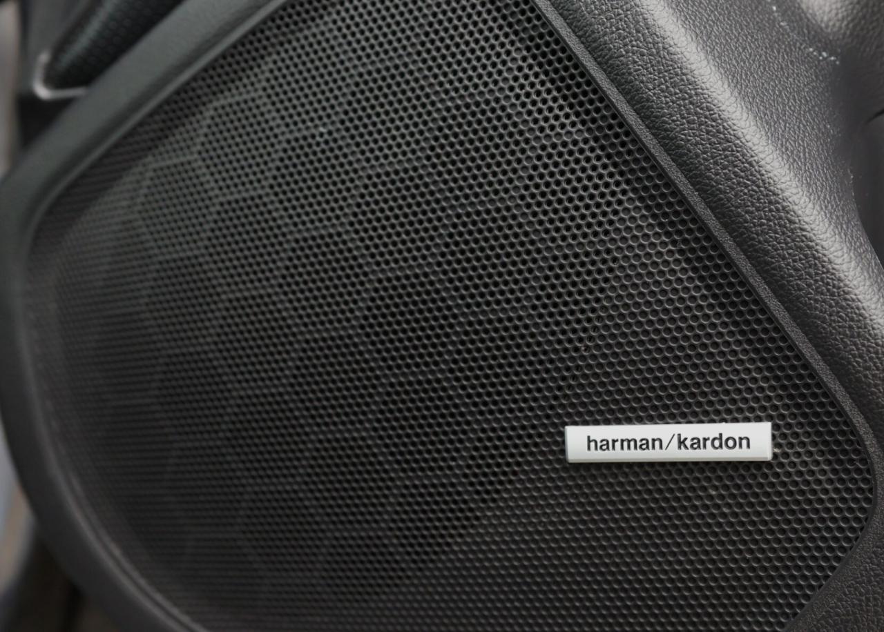 2015 Subaru Legacy LIMITED-3.6R-AWD/NAV/LEATHER/SUNROOF/BLIS/F&R HEAT Photo