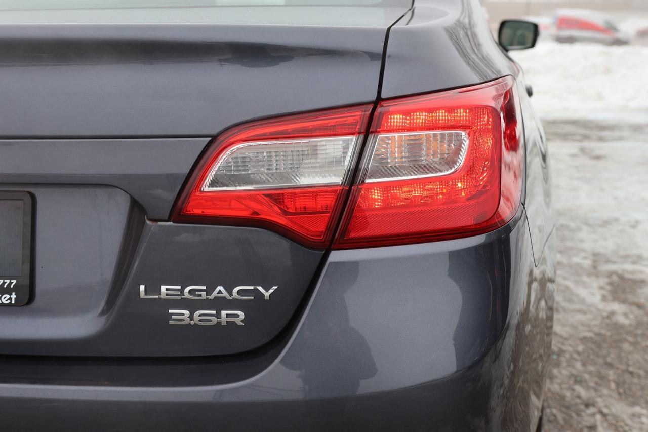 2015 Subaru Legacy LIMITED-3.6R-AWD/NAV/LEATHER/SUNROOF/BLIS/F&R HEAT Photo