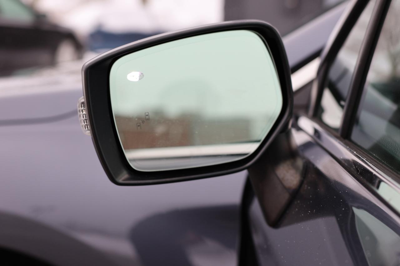 2015 Subaru Legacy LIMITED-3.6R-AWD/NAV/LEATHER/SUNROOF/BLIS/F&R HEAT Photo