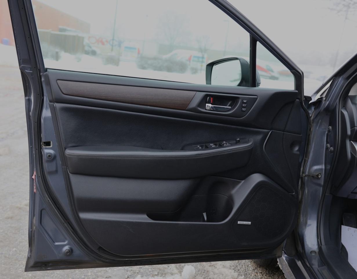 2015 Subaru Legacy LIMITED-3.6R-AWD/NAV/LEATHER/SUNROOF/BLIS/F&R HEAT Photo