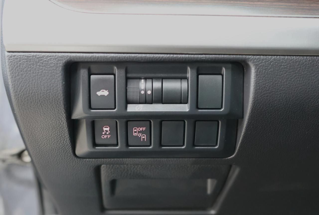 2015 Subaru Legacy LIMITED-3.6R-AWD/NAV/LEATHER/SUNROOF/BLIS/F&R HEAT Photo