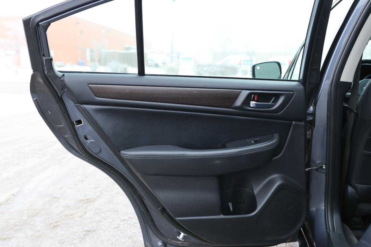 2015 Subaru Legacy LIMITED-3.6R-AWD/NAV/LEATHER/SUNROOF/BLIS/F&R HEAT Photo