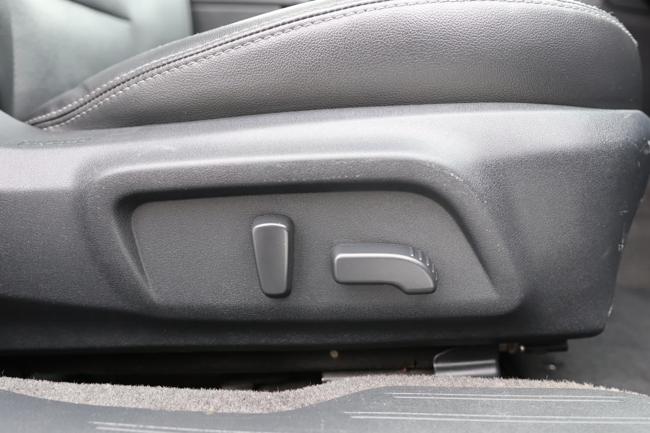 2015 Subaru Legacy LIMITED-3.6R-AWD/NAV/LEATHER/SUNROOF/BLIS/F&R HEAT Photo