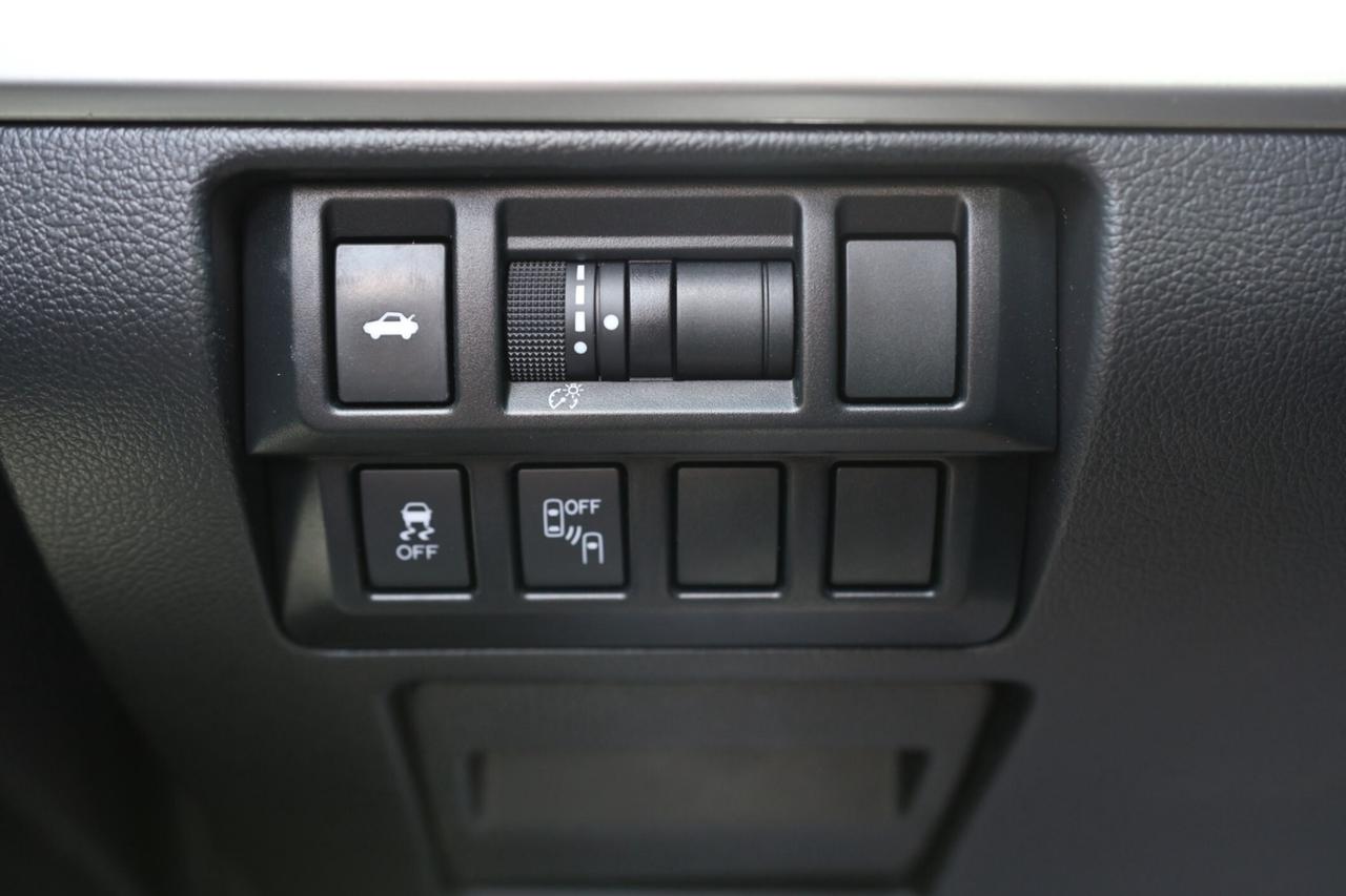 2015 Subaru Legacy LIMITED-3.6R-AWD/NAV/B CAM/BLIS/LEATHER/P SEATS/F Photo