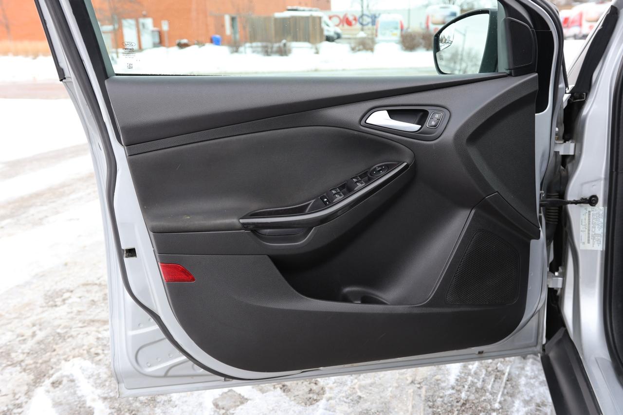 2018 Ford Focus TITANIUM-R STARTER/NAV/LEATHER/SUNROOF/BLUETOOTH/K Photo