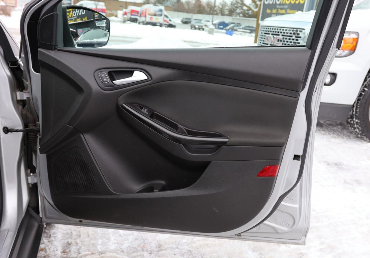 2018 Ford Focus TITANIUM-R STARTER/NAV/LEATHER/SUNROOF/BLUETOOTH/K Photo