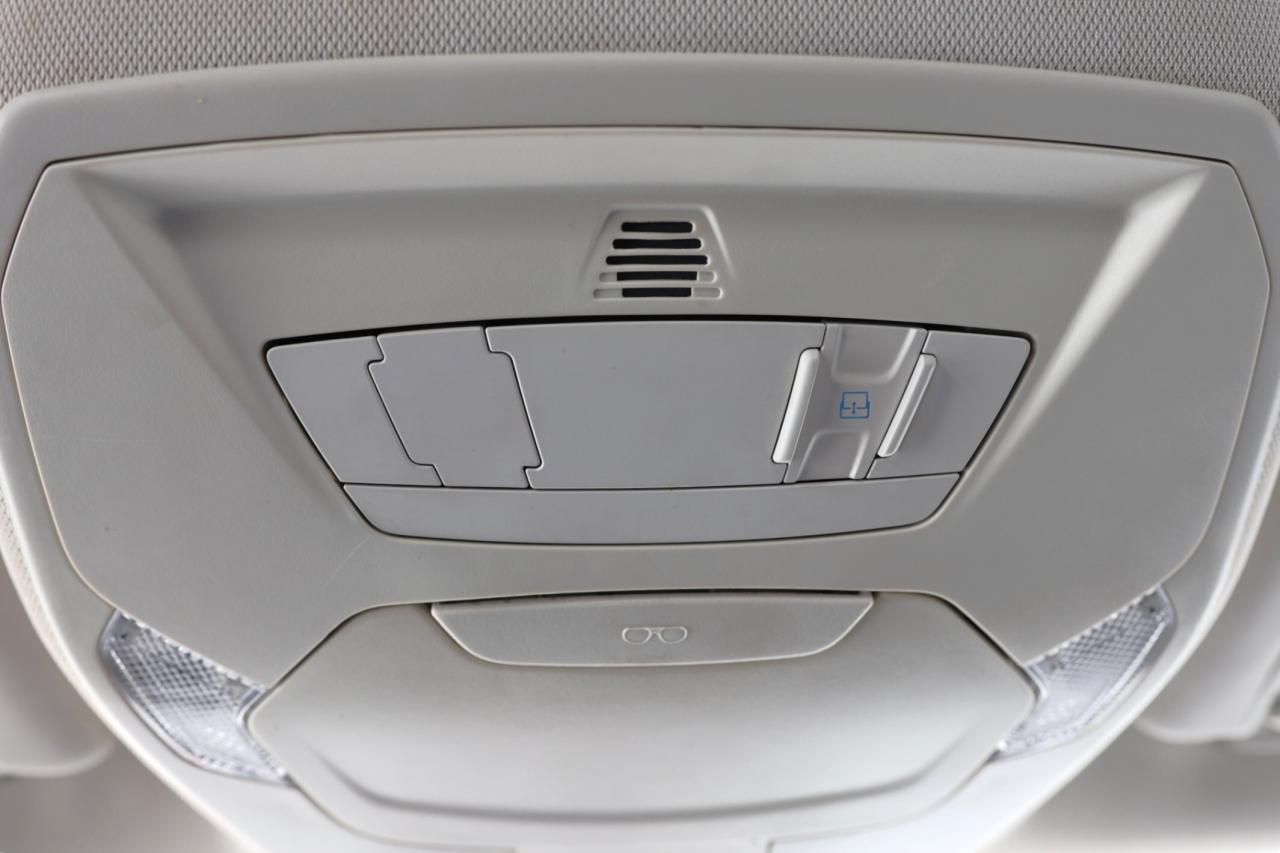 2018 Ford Focus TITANIUM-R STARTER/NAV/LEATHER/SUNROOF/BLUETOOTH/K Photo