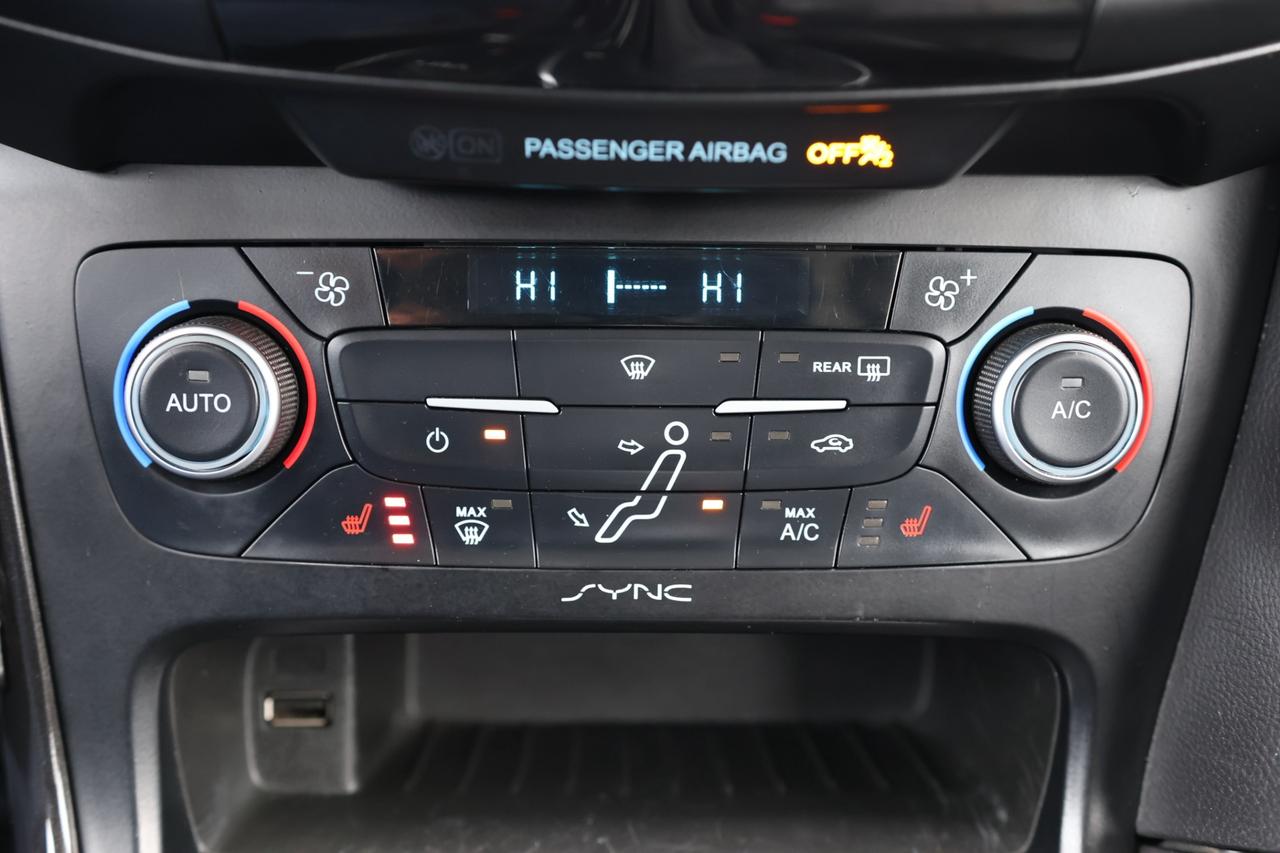 2018 Ford Focus TITANIUM-R STARTER/NAV/LEATHER/SUNROOF/BLUETOOTH/K Photo