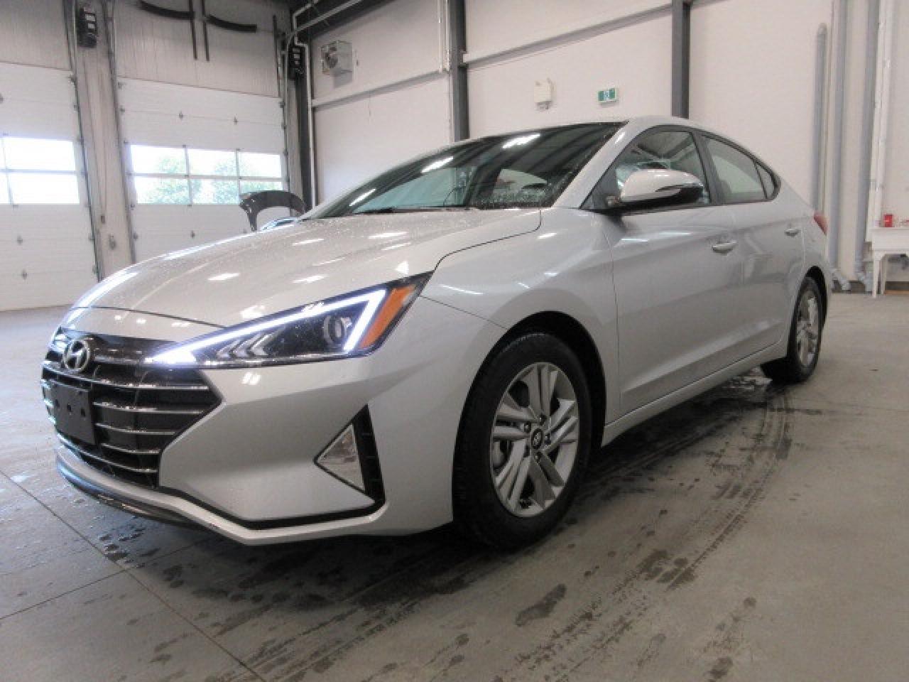 2020 Hyundai Elantra PREFERRED W/SUN & SAFETY PACKAGE, 149K! Photo3