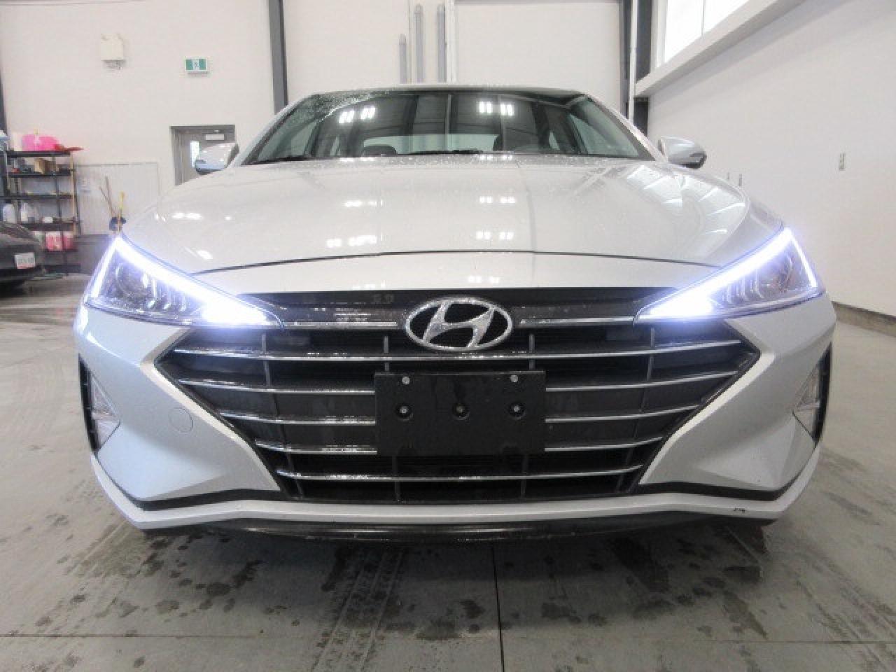2020 Hyundai Elantra PREFERRED W/SUN & SAFETY PACKAGE, 149K! Photo2