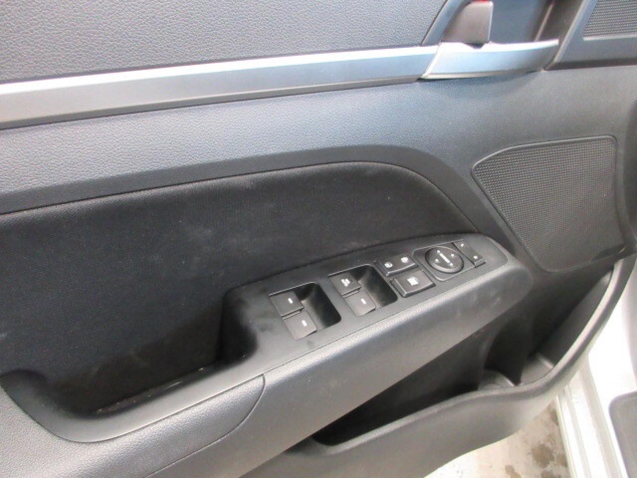 2020 Hyundai Elantra PREFERRED W/SUN & SAFETY PACKAGE, 149K! Photo