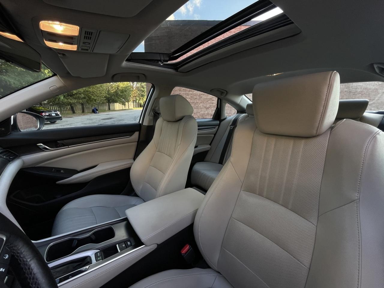 2019 Honda Accord TOURING Pearl White   FULLY LOADED   Leather   Ven Photo